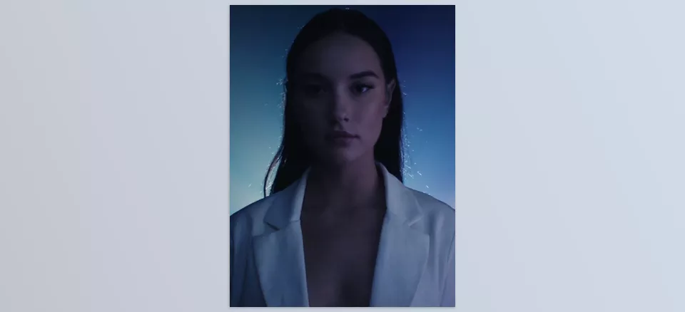 Vertical Transitions - Create stunning photo and video edits without the need for plugins, featuring a user-friendly drag-and-drop system and full customization options.