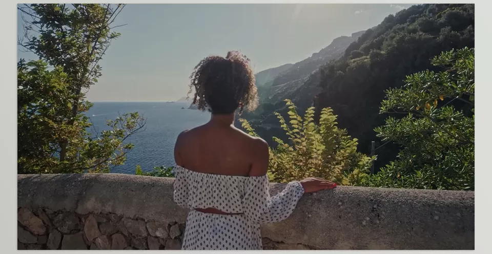  mTransition Light 2 - Transform your edits with radiant, light-filled transitions that captivate the viewer.